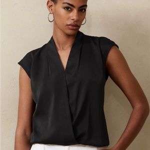 NWT BANANA REPUBLIC black women’s top pictures copied